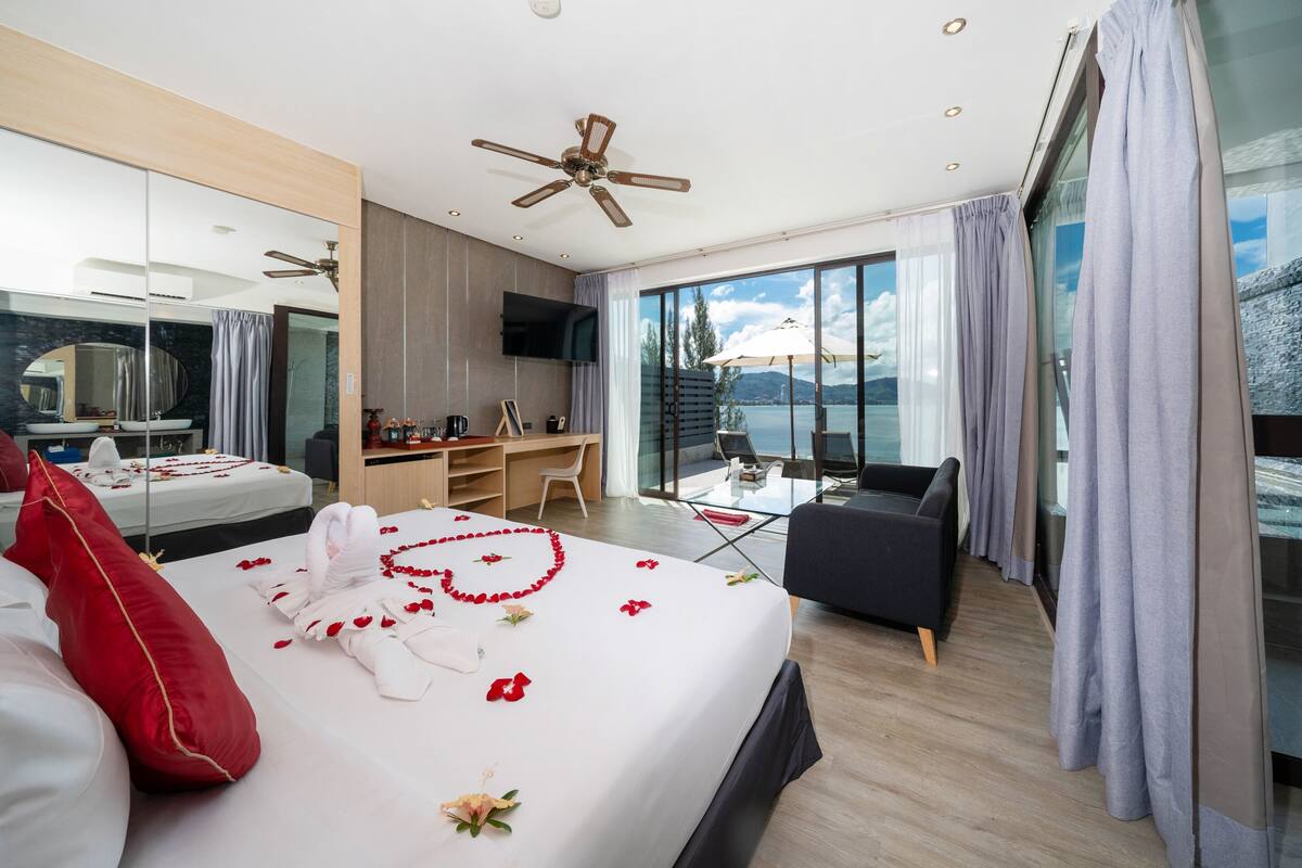 Oceanfront Deluxe | 迷你吧贈品、房內夾萬、遮光窗簾/窗簾、熨斗/熨衫板