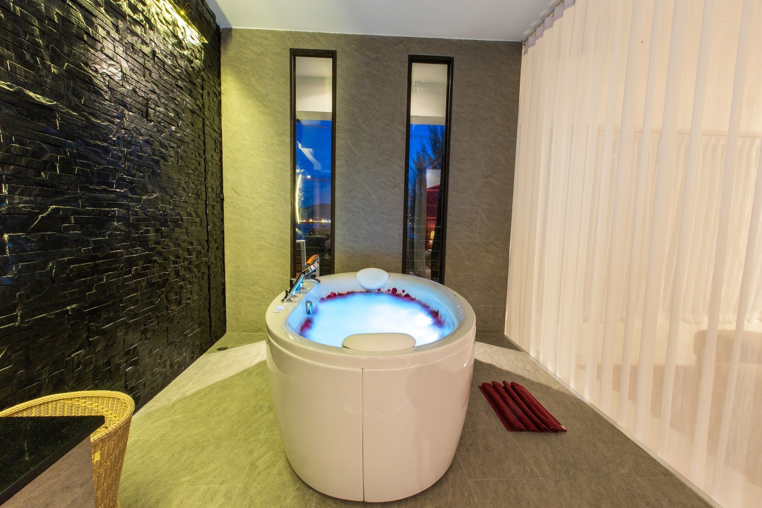 deep-soaking bathtub