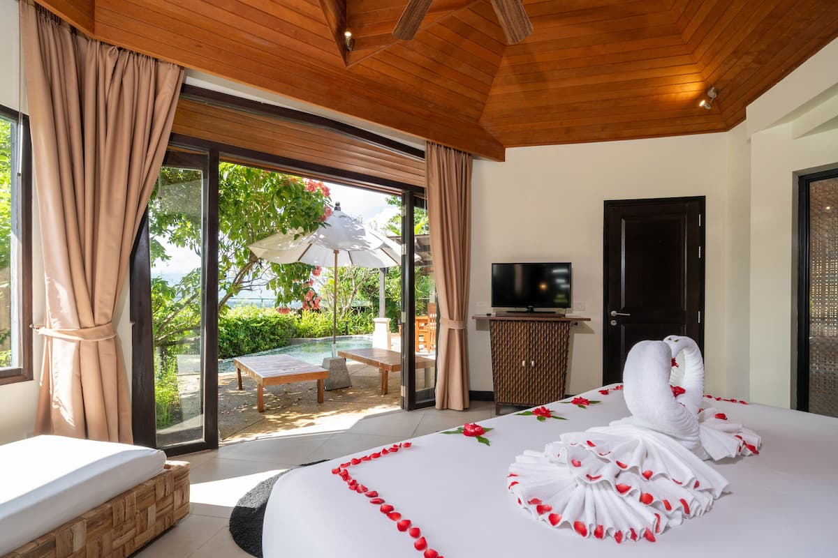 Pool villa 2 bedroom with garden | 迷你吧贈品、房內夾萬、遮光窗簾/窗簾、熨斗/熨衫板