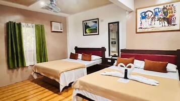 Deluxe Room with Promo Breakfast | 1 sovrum, allergitestade sängkläder och värdeförvaringsskåp på rummet