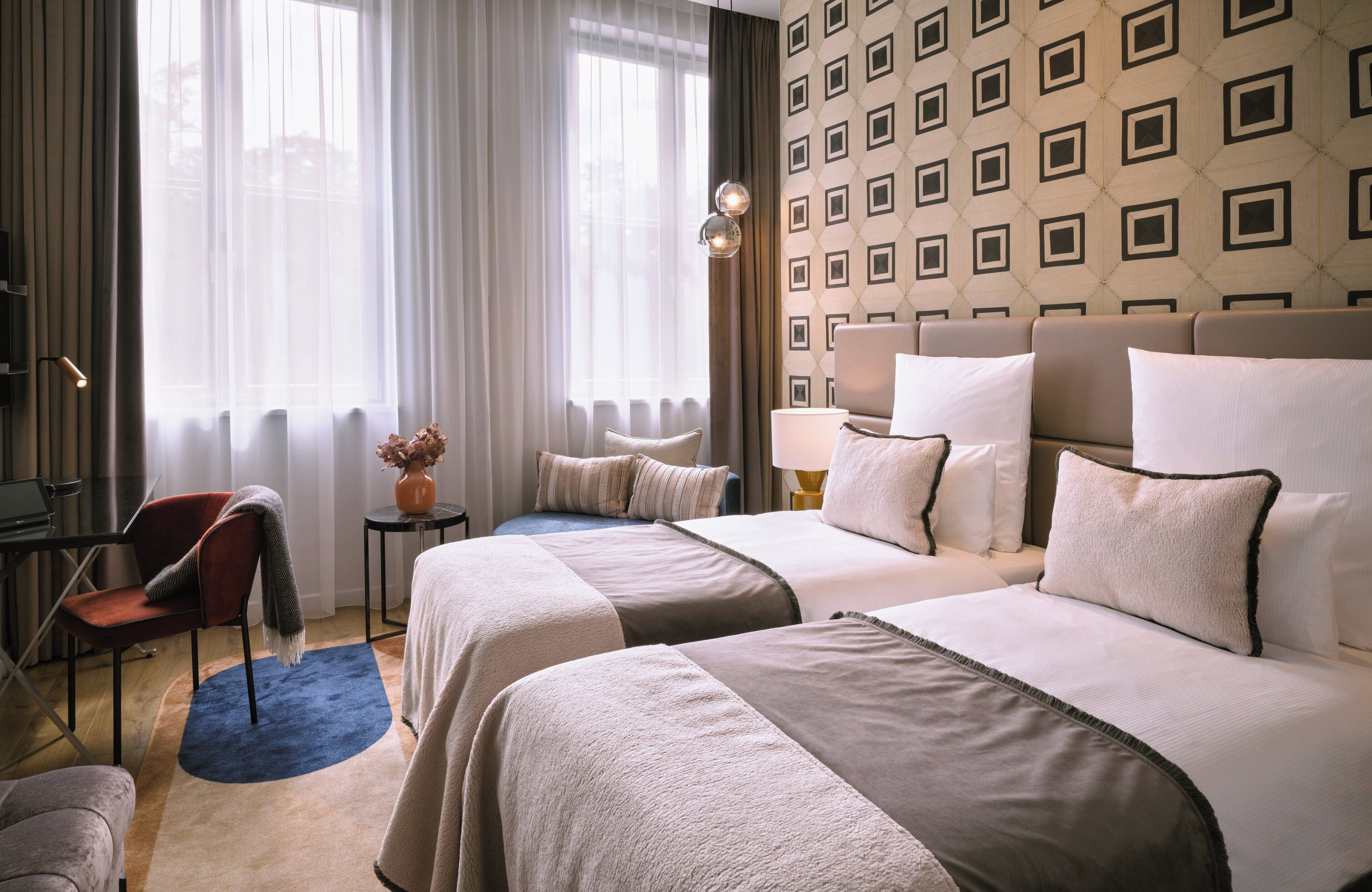 Hypo-allergenic bedding, minibar, in-room safe, desk