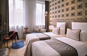 Roba de llit hipoal·lergògena, minibar i caixa forta a l'habitació 