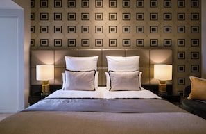 Suite junior | Ropa de cama hipoalergénica, minibar, caja fuerte y escritorio