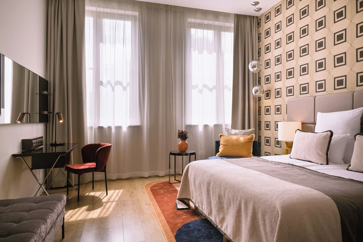 Literie hypoallergénique, minibar, coffres-forts dans les chambres