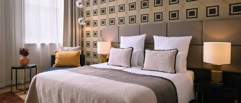 Premium Room | Hypo-allergenic bedding, minibar, in-room safe, desk