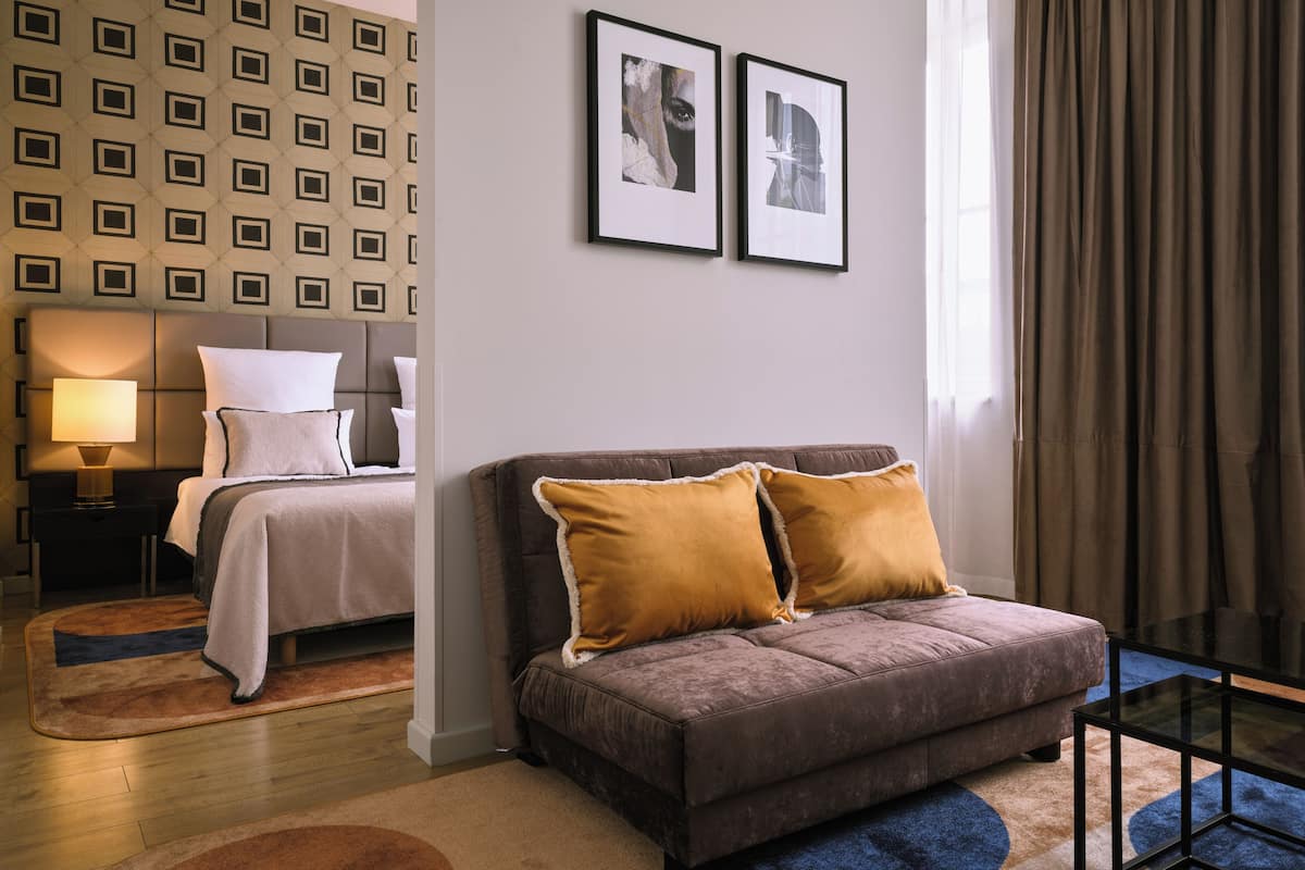 Literie hypoallergénique, minibar, coffres-forts dans les chambres