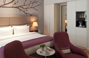 Junior Suite | Hypo-allergenic bedding, minibar, in-room safe, desk