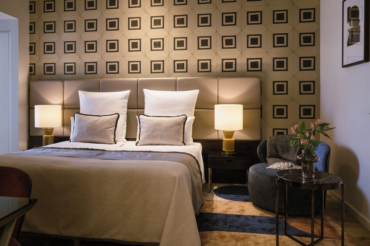 Literie hypoallergénique, minibar, coffres-forts dans les chambres