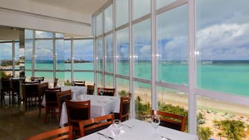 Aperto a colazione e pranzo, cucina brasiliana, con vista sul mare