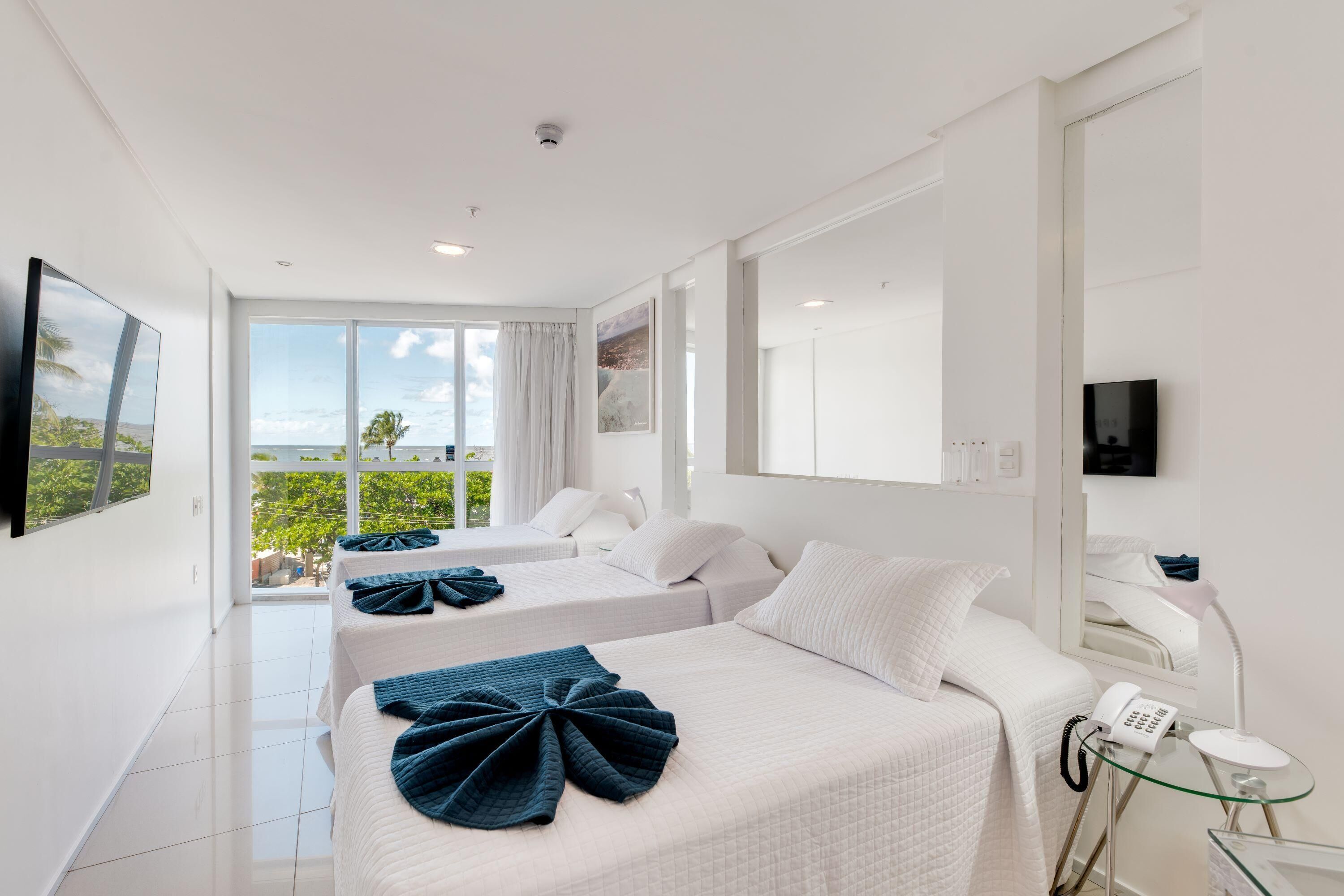 Minibar, Zimmersafe, Schreibtisch, laptopgeeigneter Arbeitsplatz