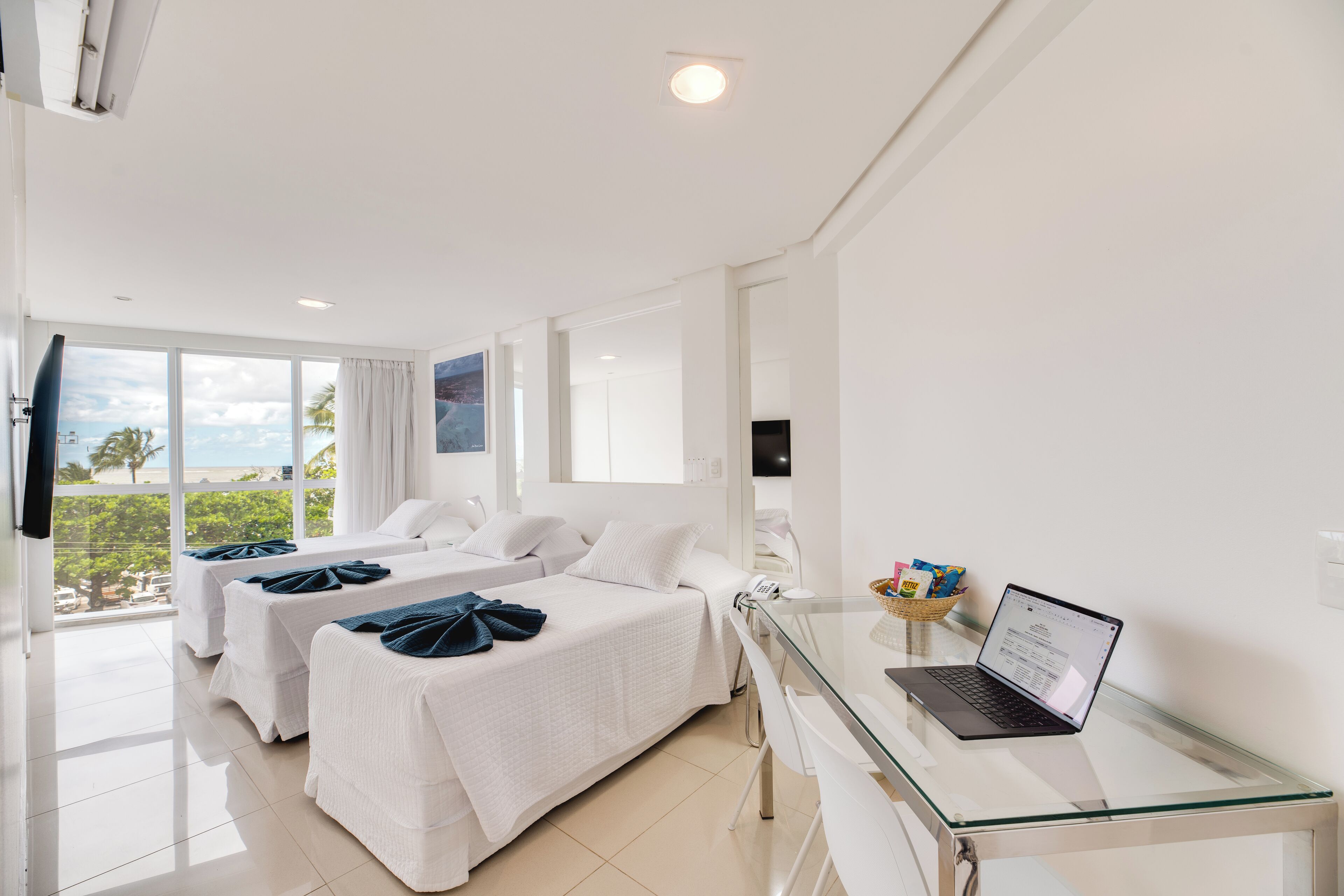 premium vista cidade triplo | minibar, in-room safe, desk, laptop workspace
