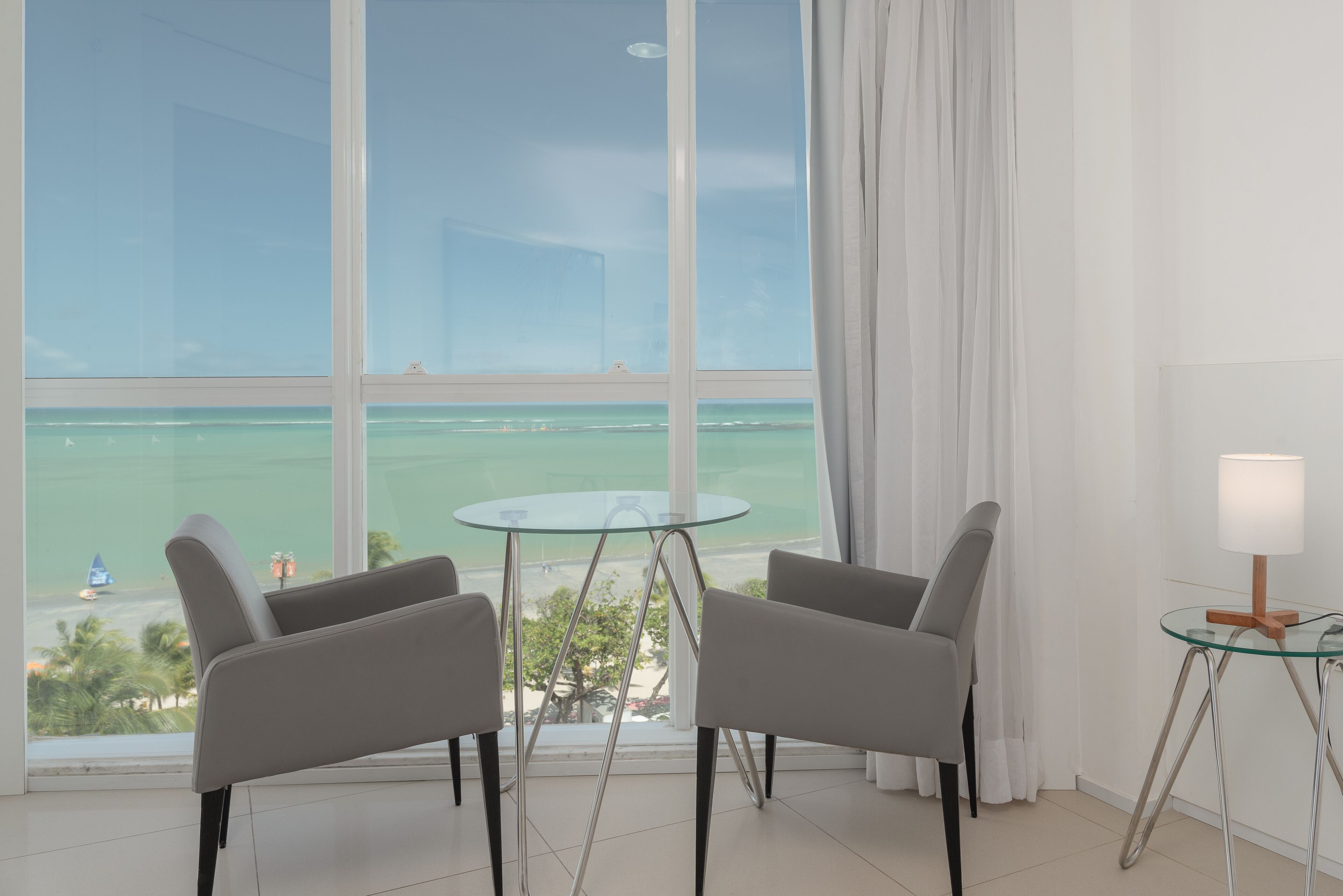 suíte master premium frente mar família | minibar, in-room safe, desk, laptop workspace