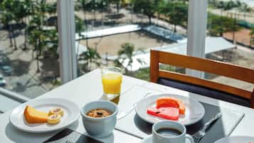 Free daily buffet breakfast