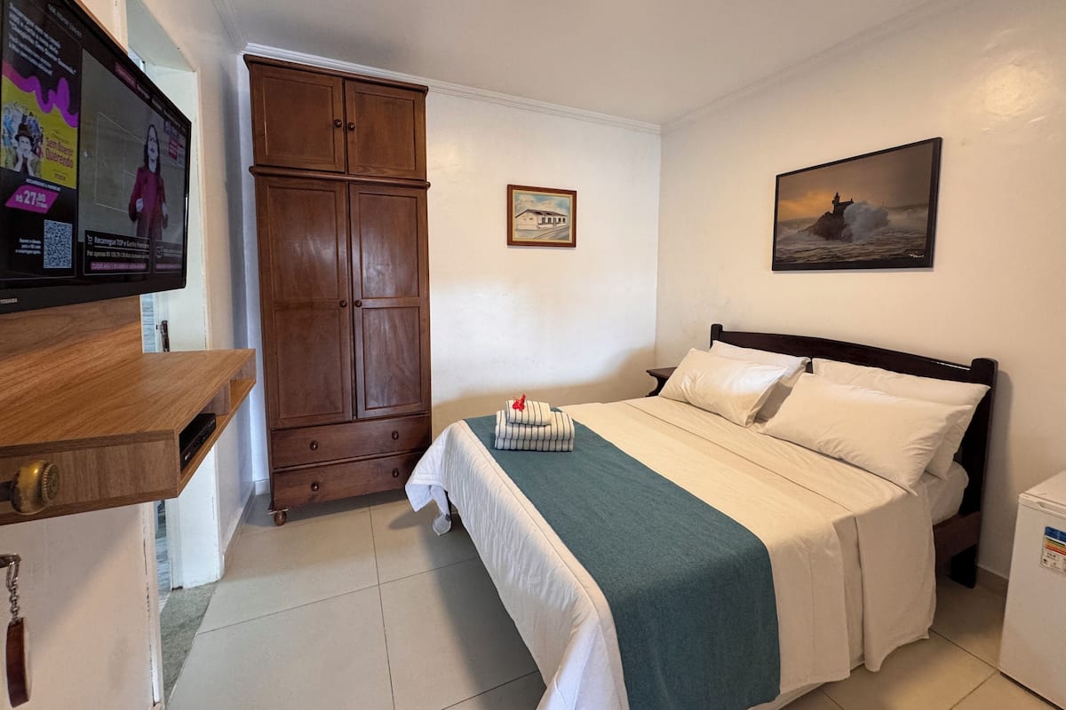 Habitación ejecutiva, 1 cama de matrimonio, Aire acondicionado, vistas a la piscina | Servicio de la habitación