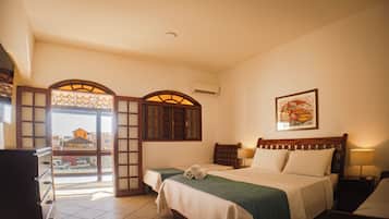 Superior Studio Suite | Iron/ironing board, bed sheets