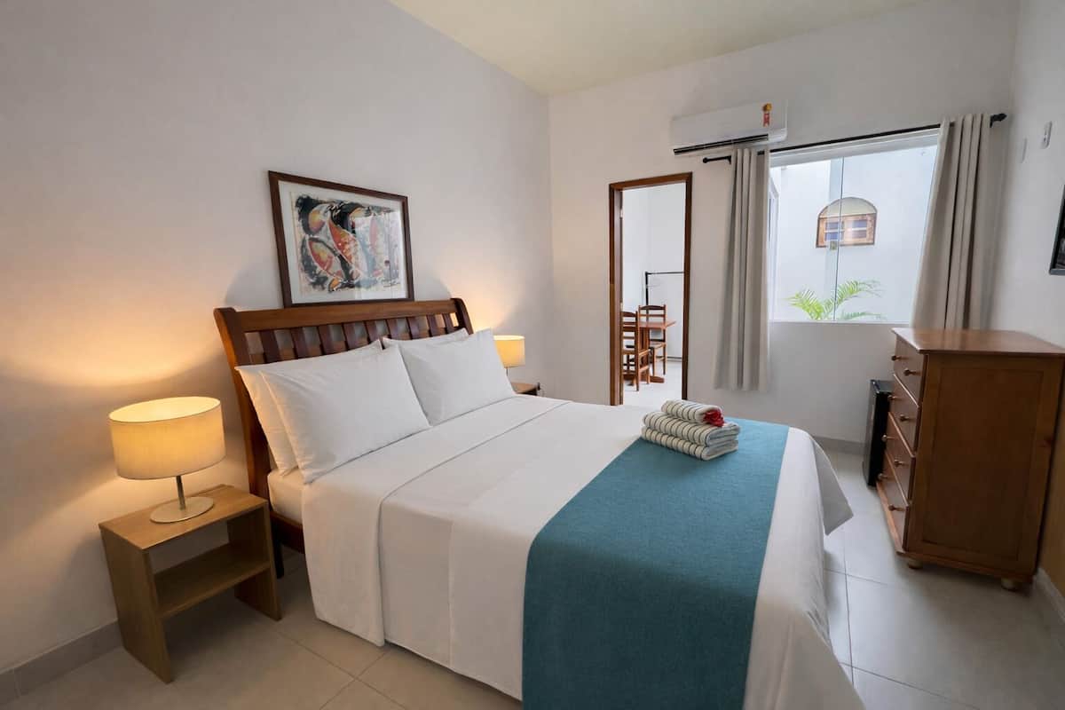 Habitación ejecutiva, 1 cama Queen size, aire acondicionado, vista a la alberca | Servicios de la habitación