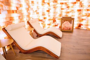 Sauna, steam room