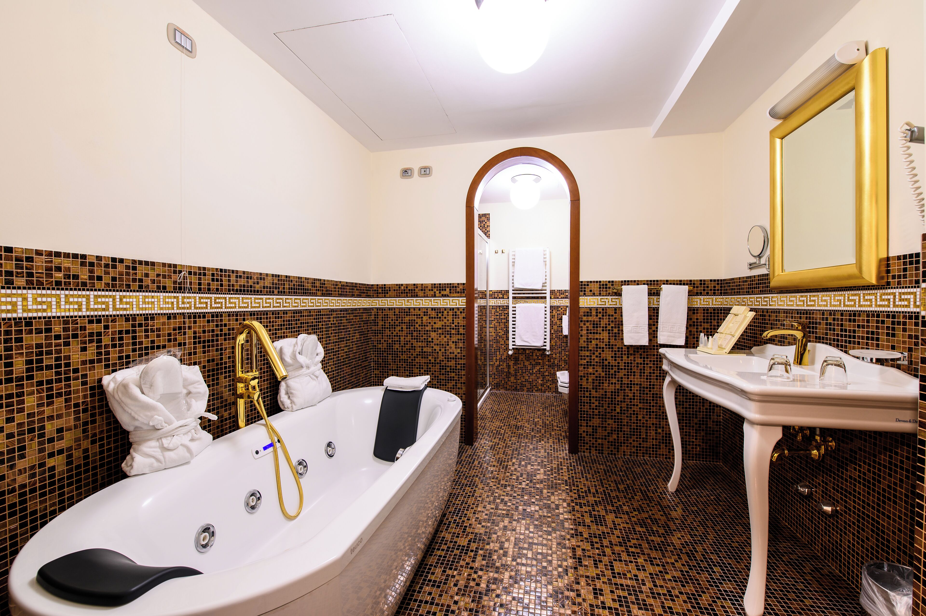 junior room, 1 king bed, city view | bathroom | hair dryer, dressing gowns, slippers, bidet