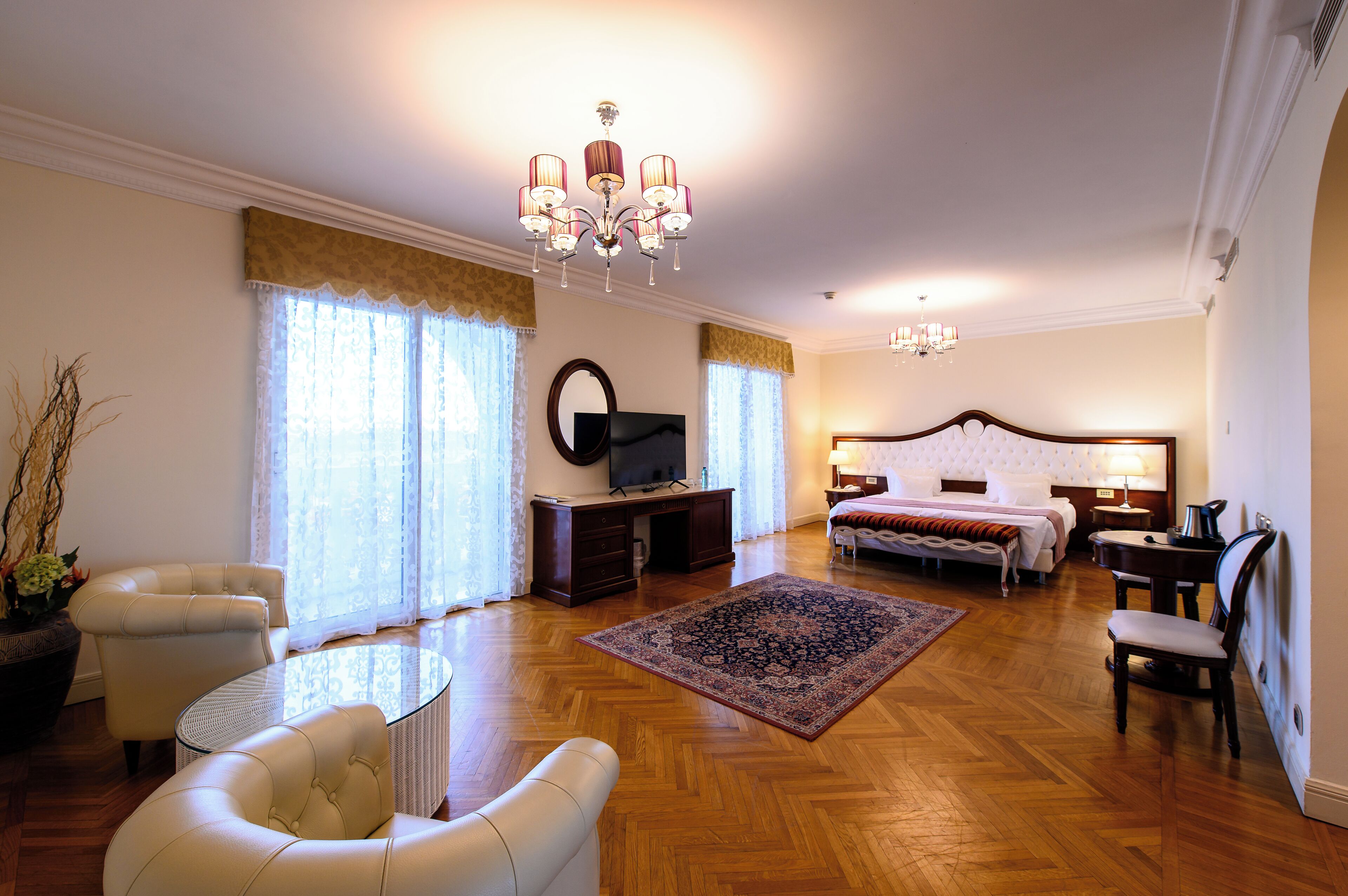 junior room, 1 king bed, city view | minibar, in-room safe, desk, soundproofing