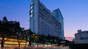 A high-rise hotel with multiple floors and a prominent entrance. - Wings Hotel Guangzhou (Foshan)