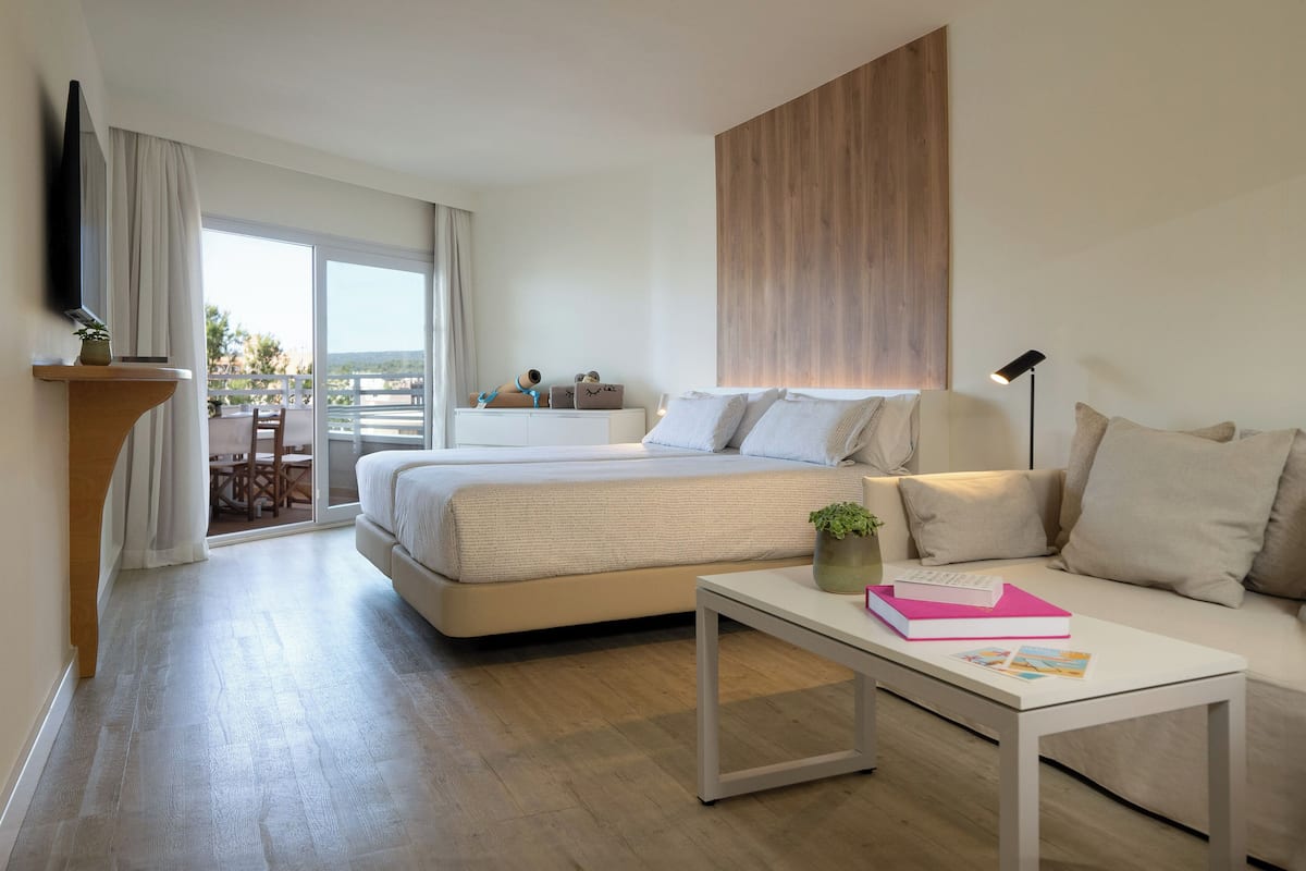 1 bedroom, minibar, in-room safe, blackout drapes