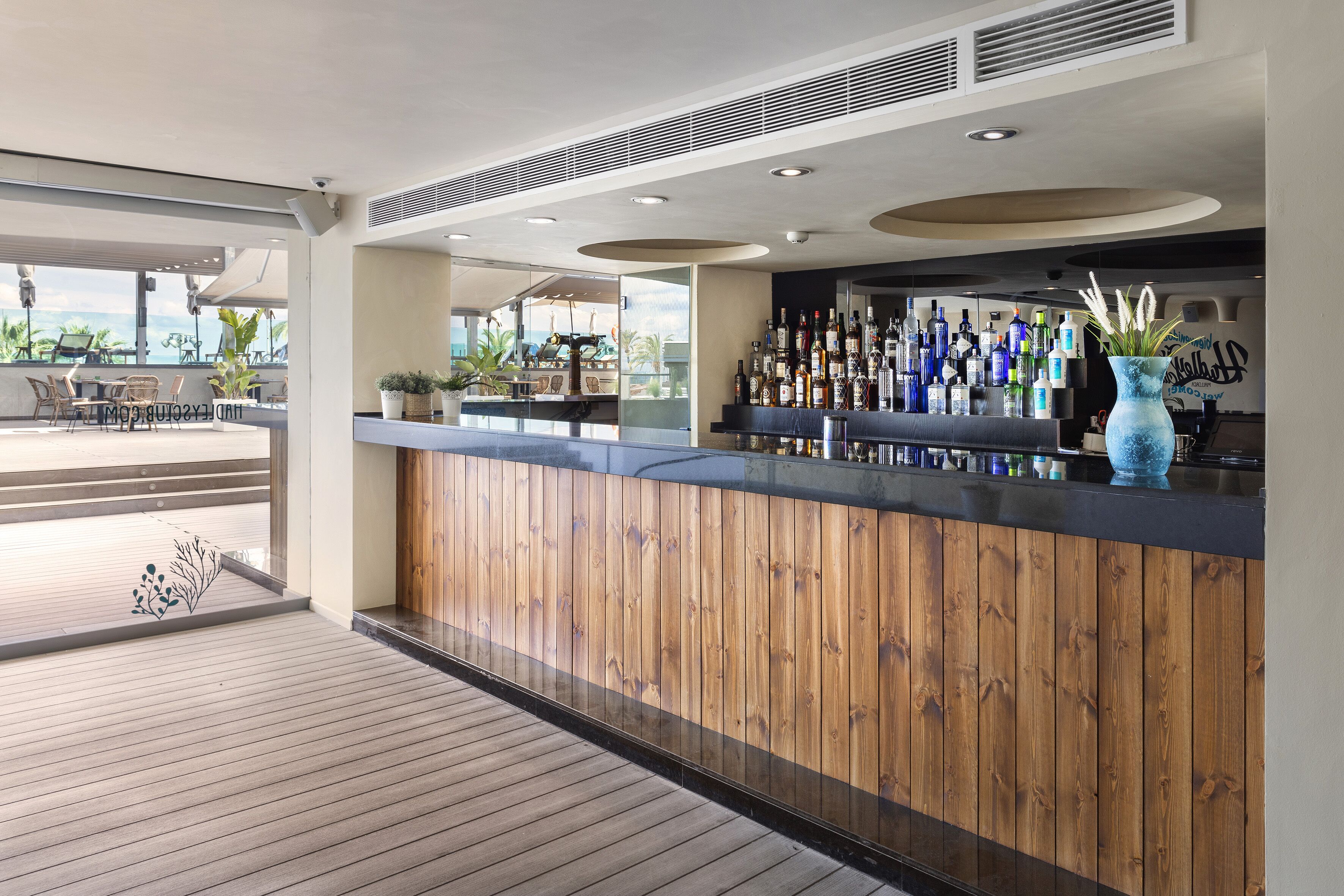 cocktail bar, poolside views, open daily