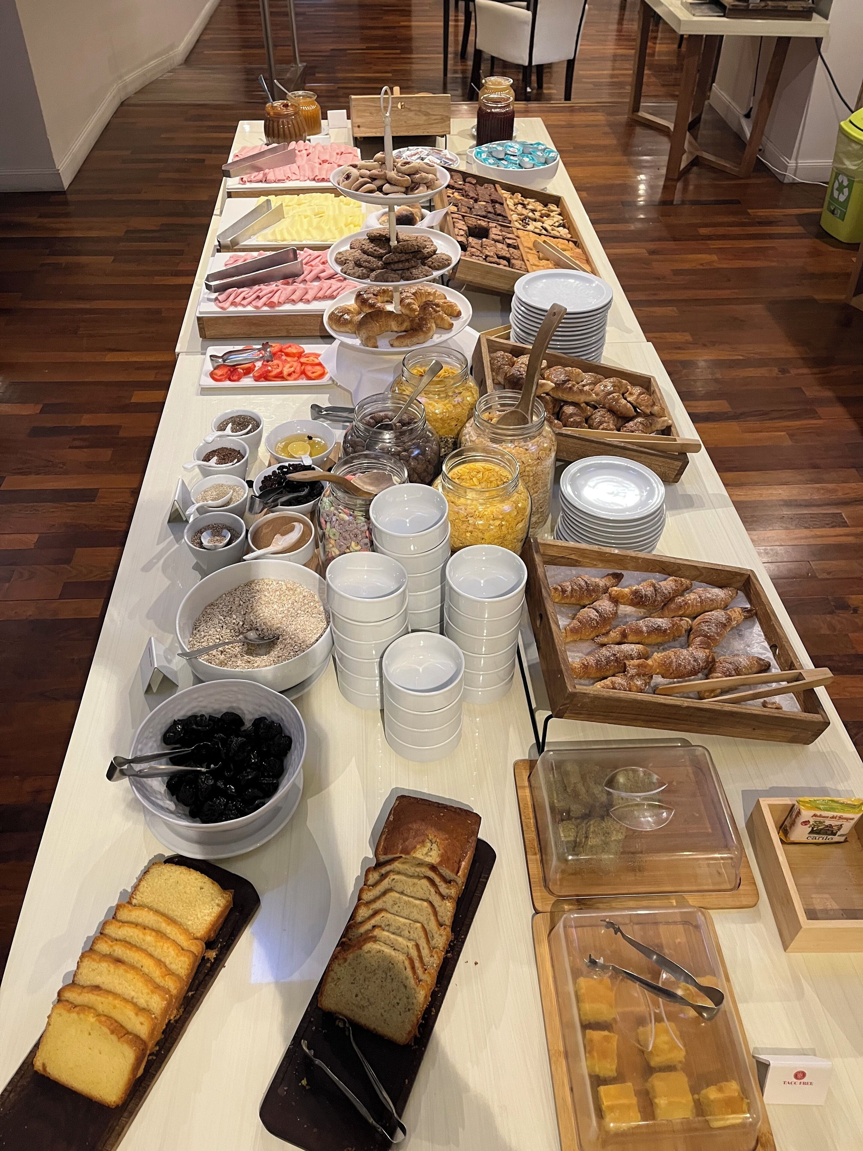 daily buffet breakfast (usd 25 per person)