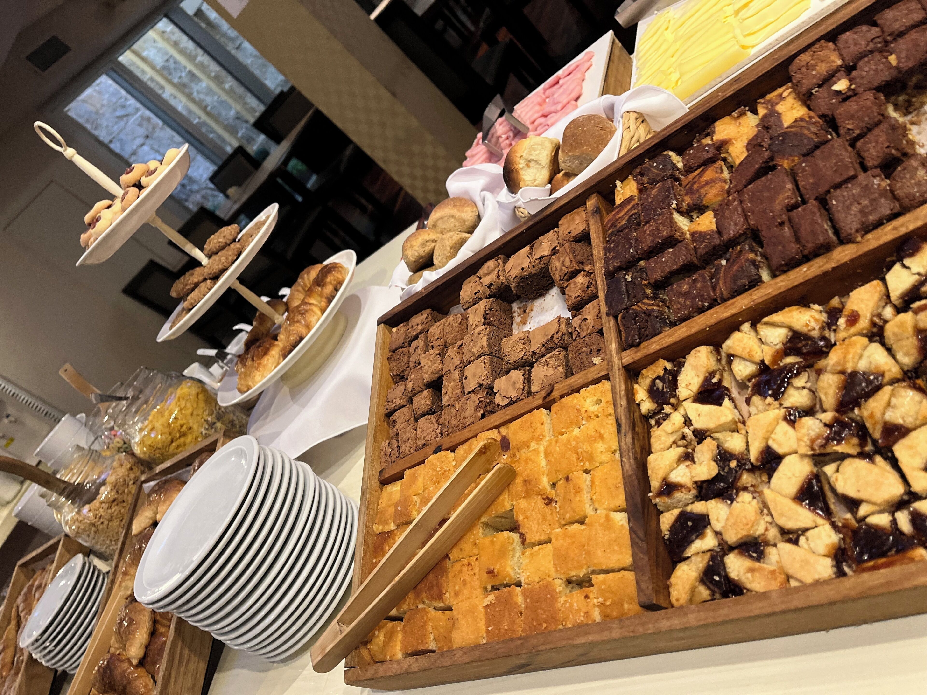 Daily buffet breakfast (USD 25 per person)