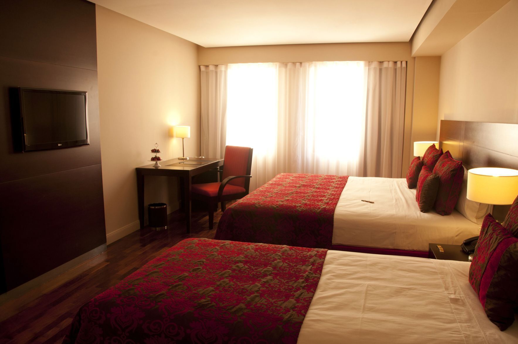 Roupas de cama premium, edredons de pluma, camas com colchões pillow-top