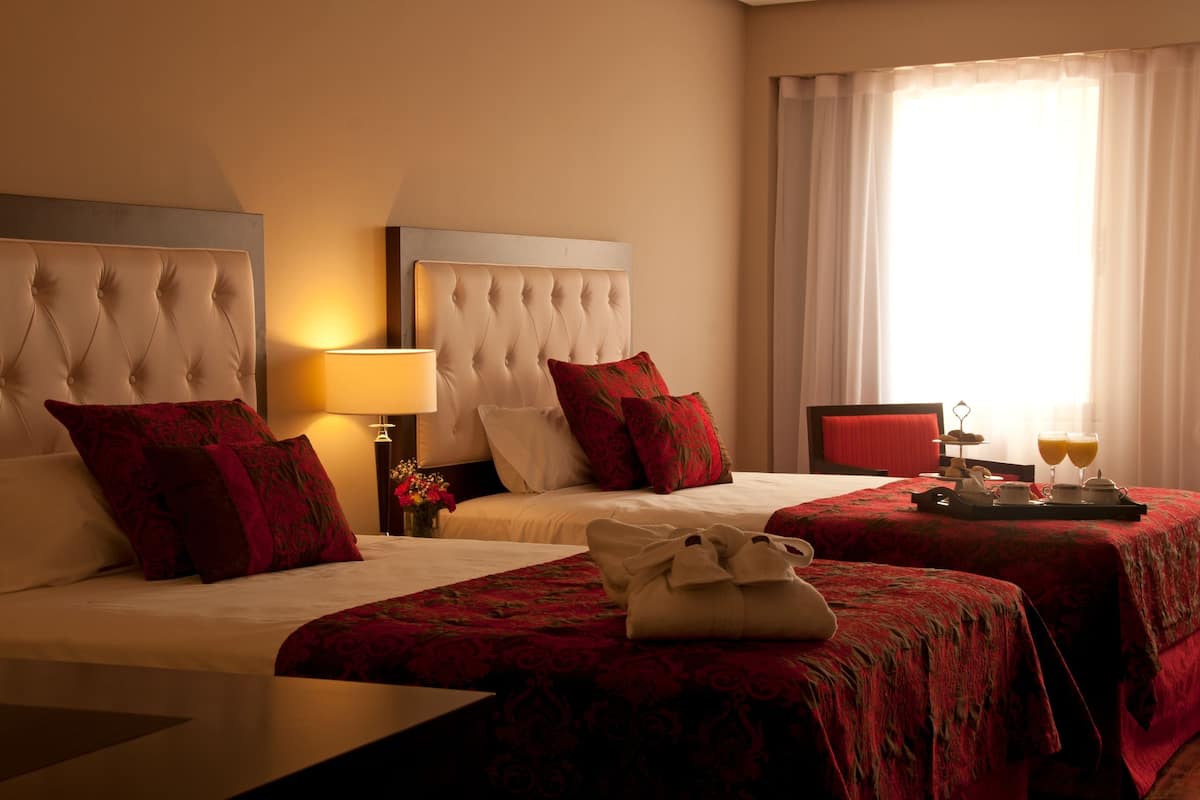 Roupas de cama premium, edredons de pluma, camas com colchões pillow-top