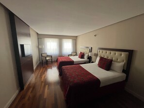 Sengetøy av topp kvalitet, dundyner, senger med overmadrass og minibar