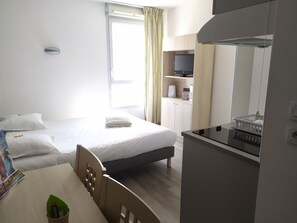 Suite estudio | Escritorio, insonorización, tabla de planchar con plancha y wifi gratis