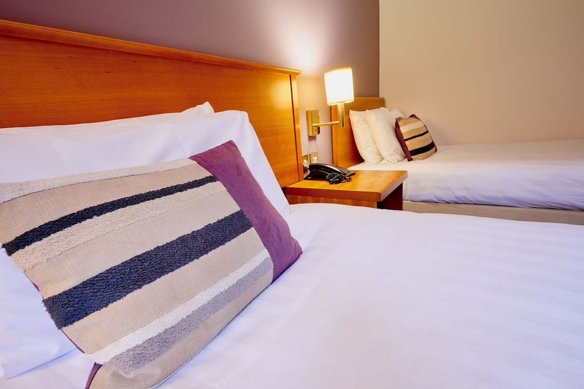 classic double or twin room (subject to availability) | premium bedding, desk, laptop workspace, iron/ironing board