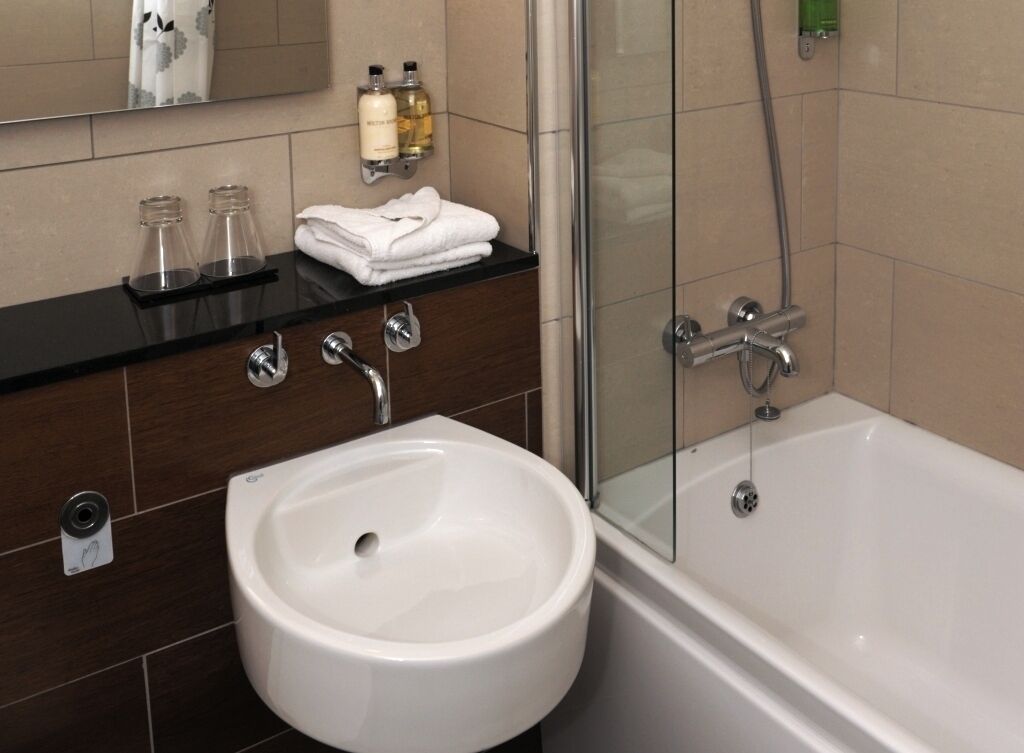 combined shower/bathtub, free toiletries, hair dryer, towels