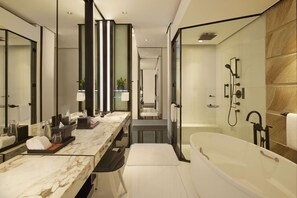 Separate tub and shower, deep soaking tub, rainfall showerhead - Keraton at The Plaza, The Unbound Collection by Hyatt (Jakarta)