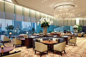 2 restaurants, breakfast, lunch, dinner served; international cuisine - Keraton at The Plaza, The Unbound Collection by Hyatt (Jakarta)