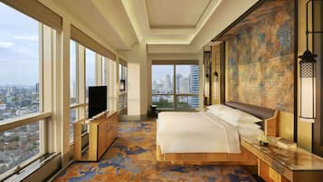 Suite, 1 King Bed, Club Lounge Access | 1 bedroom, Egyptian cotton sheets, premium bedding, pillowtop beds