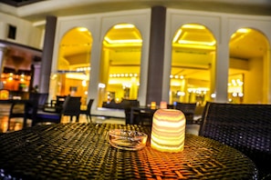 5 bars/lounges, beach bar
