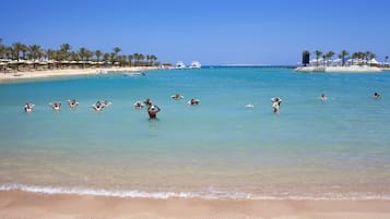 私人海灘、免費海灘接駁車、躺椅、太陽傘