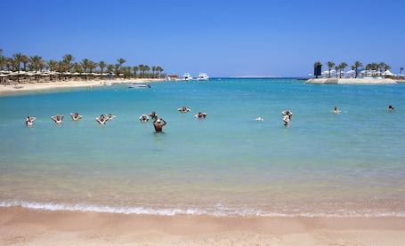 私家海滩、免费海滩班车、沙滩椅、海滩遮阳伞. 海市蜃楼湾度假村及水上乐园