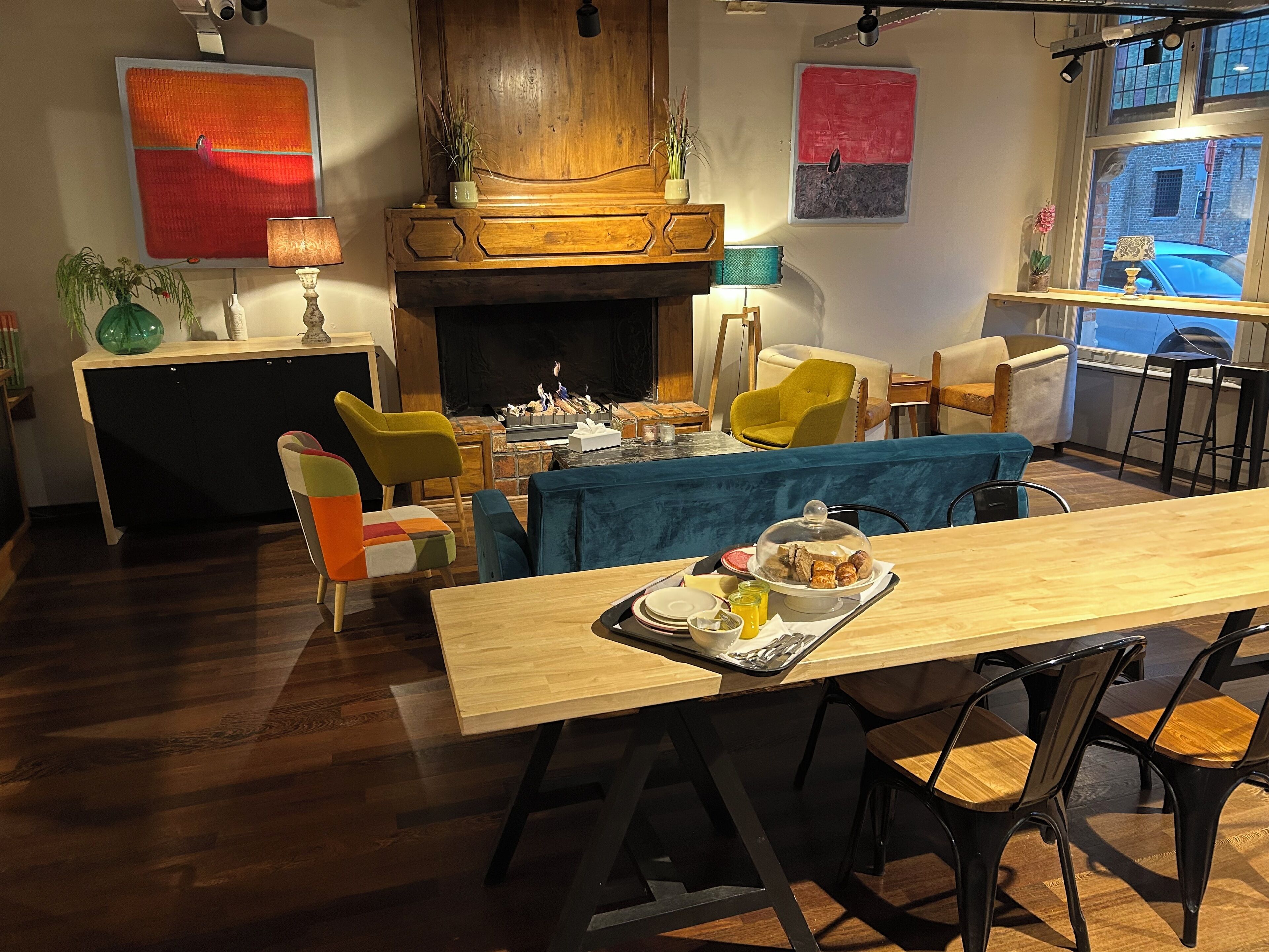 Daily cooked-to-order breakfast (EUR 12.5 per person)