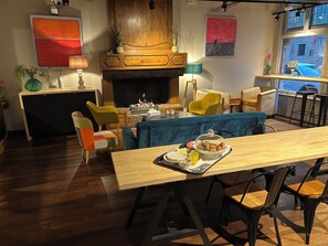 Desayuno a la carta diario (EUR 12.5 por persona)