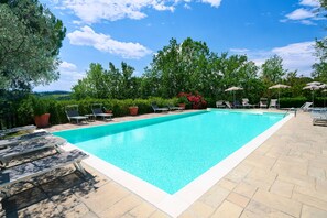 A rectangular swimming pool with a clear blue water surface, surrounded by a paved deck. - Le Fonti a San Giorgio (Montespertoli)