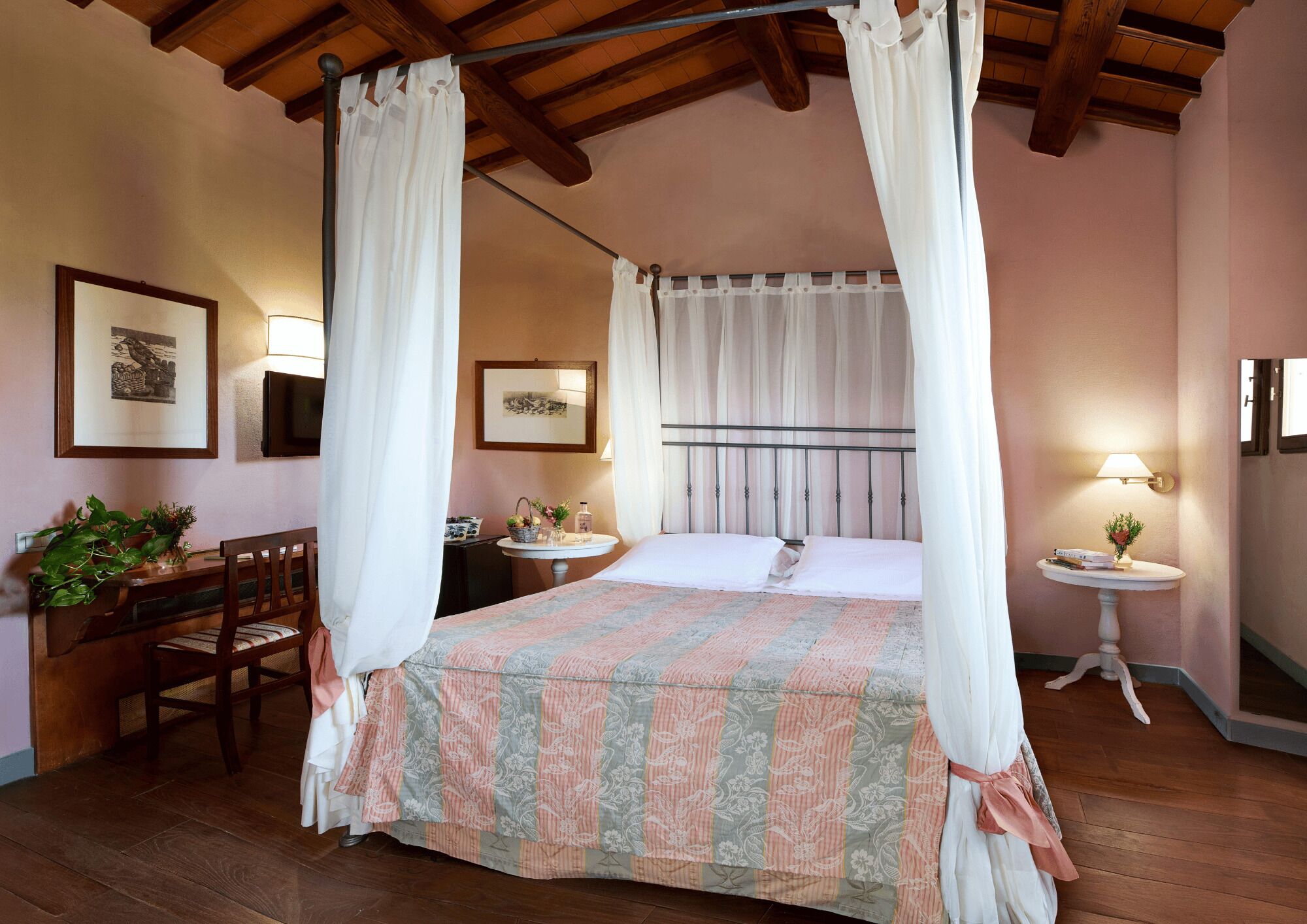 Honeymoon Studio Suite, 1 Queen Bed, Balcony, Tower | Desk, individually decorated, individually furnished, bed sheets