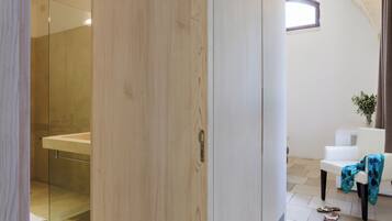 Family Suite | 1 bedroom, premium bedding, pillowtop beds, minibar