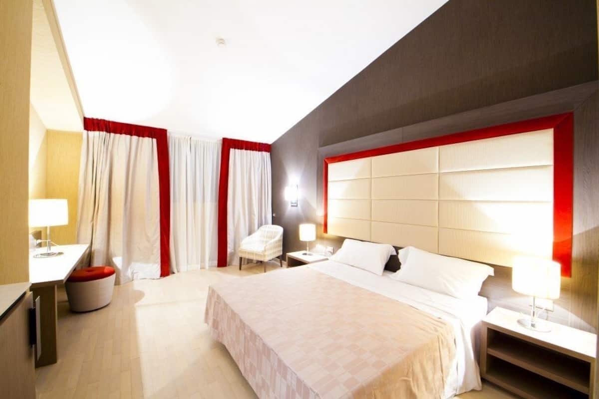 Habitación clásica con 1 cama matrimonial o 2 individuales, vista al campo de golf