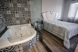 Junior Suite, Jetted Tub | Memory foam beds, in-room safe, desk, blackout drapes - Hotel La Fenice (Boscoreale)