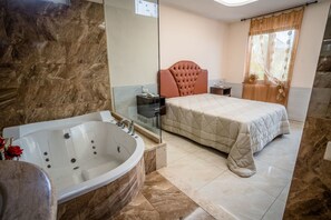 Junior Suite, Jetted Tub