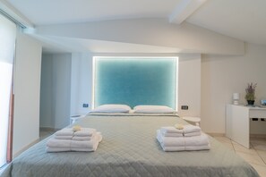 舒适三人房, 1 间卧室, 独立浴室, 花园景观 | 羽绒被、办公桌、隔音、婴儿床