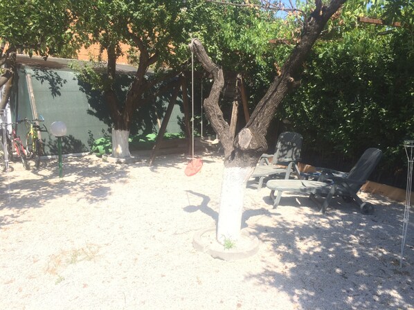 Children’s play area – outdoor